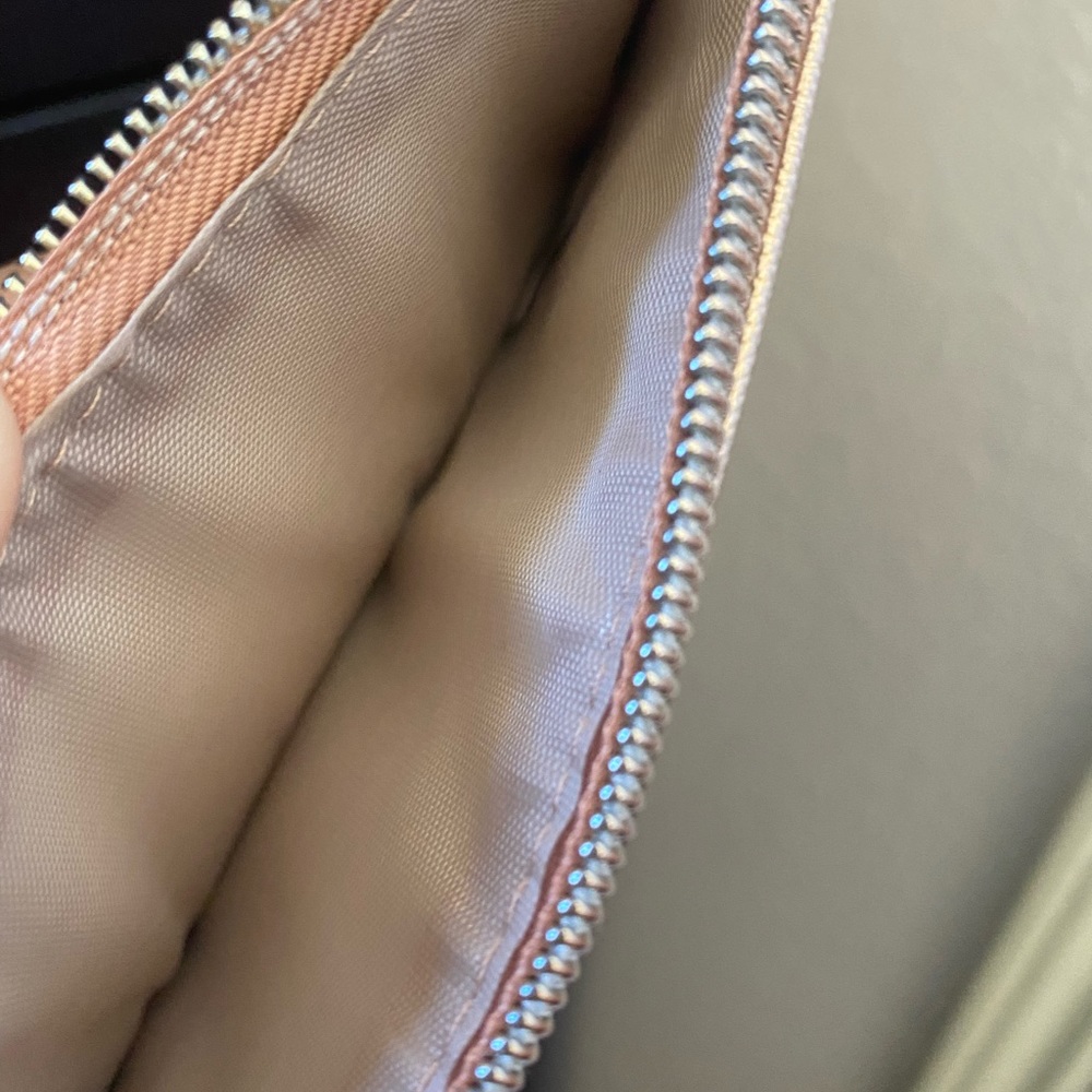 ❤️KENDRA SCOTT POUCH❤️ - Picture 4 of 4